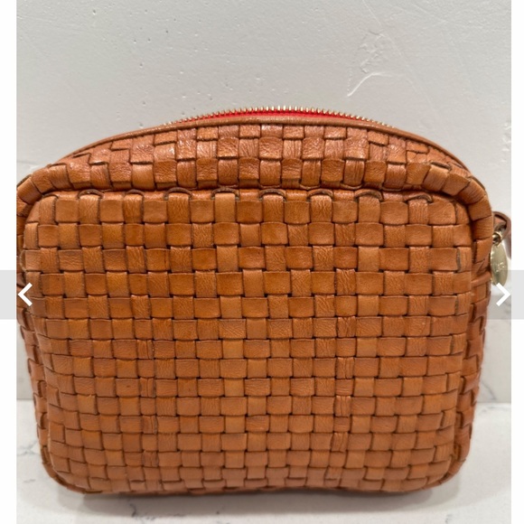 SOLD🎉🎉🎉 Clare V's midi sac in natural woven leather. Crossbody SOLD🎉🎉🎉 - Picture 5 of 6
